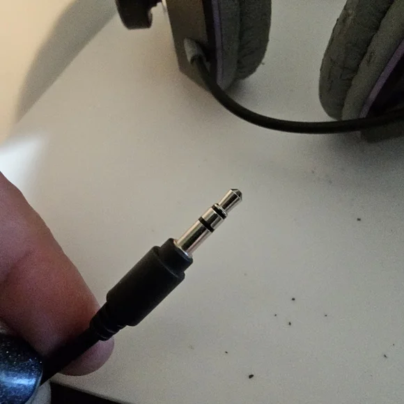 Disney iHome Over-the-Ear Headphones - Picture 5 of 10